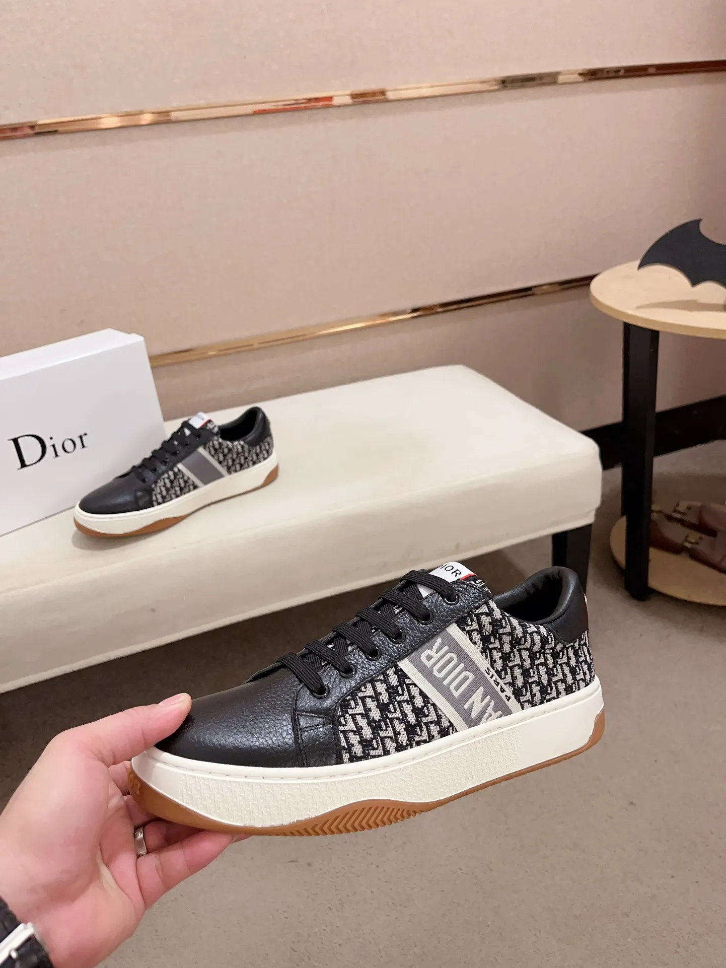 Factory price: 420💰[Dior·Dior] New casual sports style men's shoes, new spring and summer design, perfect workmanship, lace-up lazy style to create wardrobe quality, upper: imported first-layer cowhide, sheepskin lining is soft and comfortable, ultra-light TPU wear-resistant outsole, simple, versatile fashion men's shoes, excellent color code number 38--44. (Can be customized for 45 non-refundable)